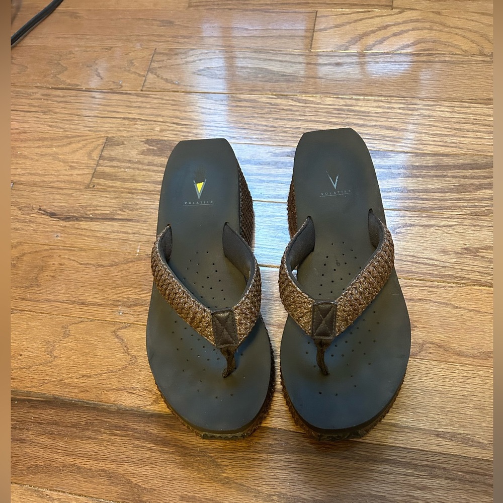 Volatile Platform flipflops